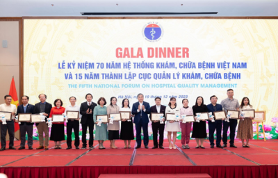 LỄ TRAO CHỨNG NHẬN GIẢI THƯỞNG POSTER QUỐC GIA  “ĐỀ ÁN CẢI TIẾN CHẤT LƯỢNG BỆNH VIỆN” TẠI  DIỄN ĐÀN QUỐC GIA CHẤT LƯỢNG BỆNH VIỆN LẦN THỨ V